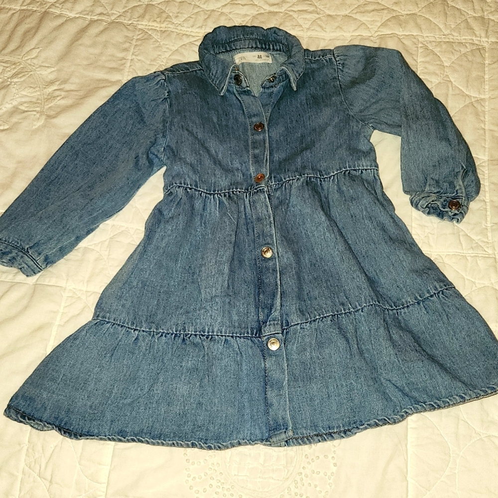 Zara long sleeved, denim dress for little girl. Size 3-4